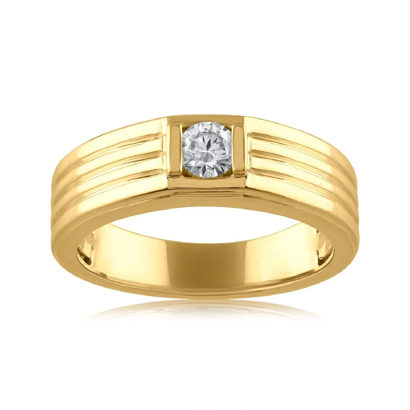 Halo - Style Women's Diamond Rings with a Center Diamond Surrounded by Smaller Diamonds in 18K Gold18K YG Solitaire Men Diamond Ring-1PC