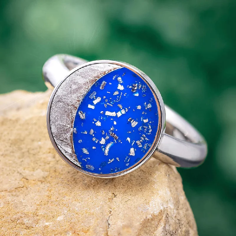 Fashion Rings with Initial Charms in Silver - Plated Metal for a Custom AccessoryStarry Night Ring with Meteorite Moon and Blue Stardust