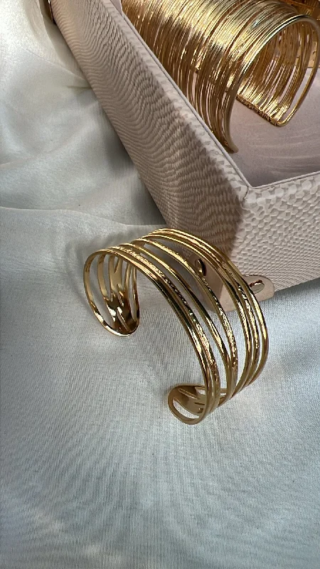 Clear Crystal - Embellished Bangles for a Sparkling and Elegant AppearanceEliza cuff bangle Clear Crystal - Embellished Bangles for a Sparkling and Elegant AppearanceEliza cuff bangle